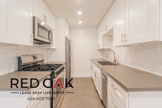 Building Photo - 1841 S Manhattan Pl