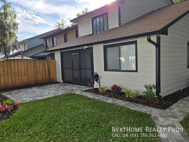 Building Photo - 805 Clake St