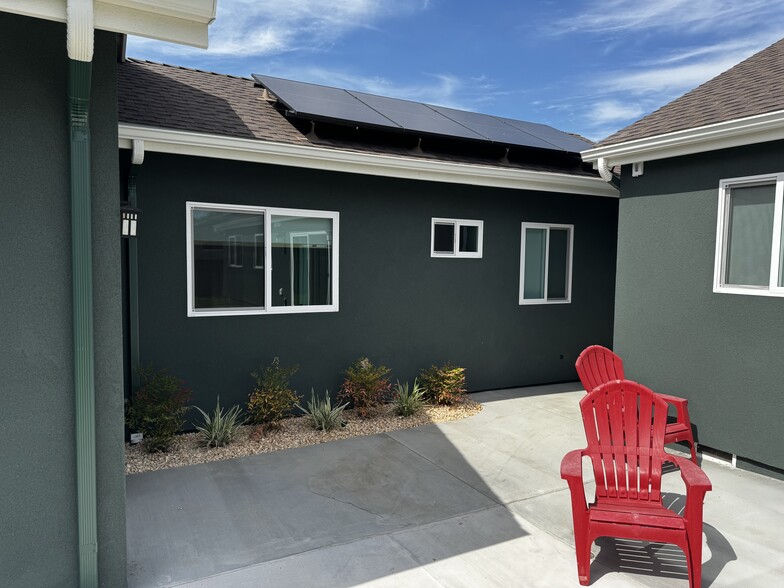 View of unit from yard - 260 S Shasta St