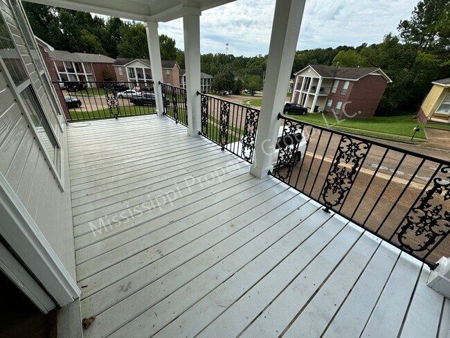 Building Photo - 402 Saddle Creek Dr