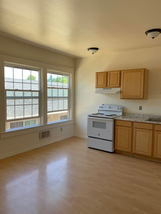 Floorplan - Vancouver Ave.