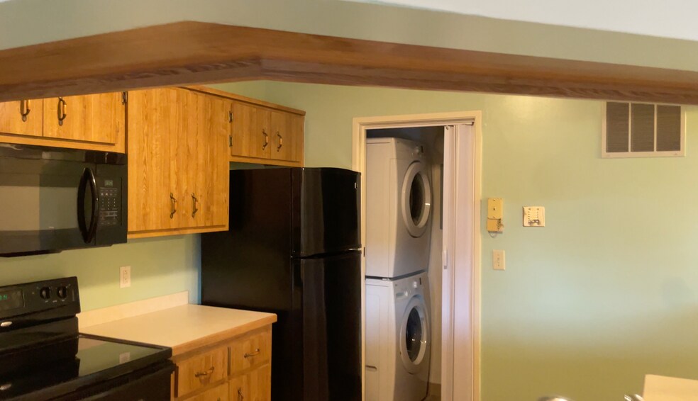 kitchen new paint color - 1150 Tollios Parkway