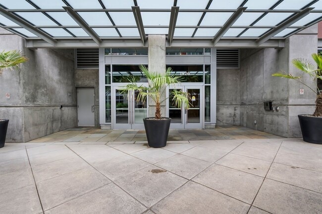 Building Photo - 1926 W Burnside St