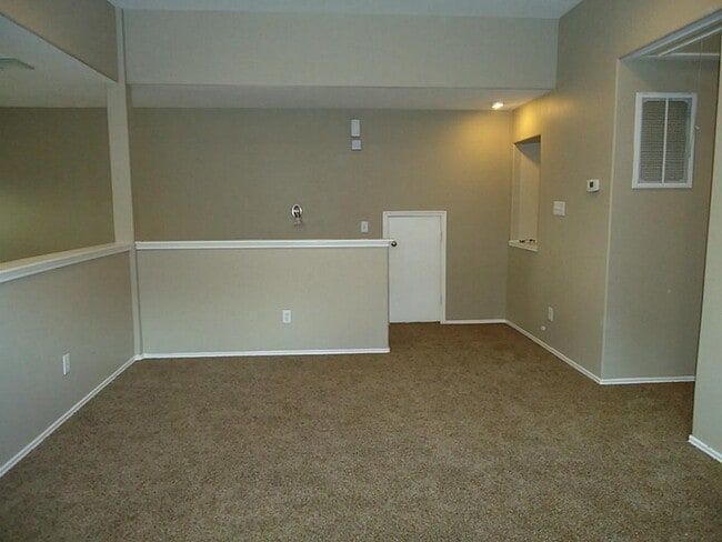 Building Photo - 11047 KNOBBLEY Oak Ct