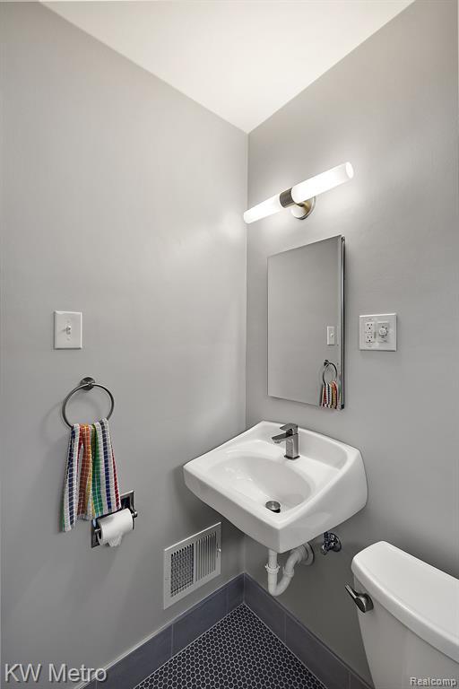 Building Photo - 531 Albany St