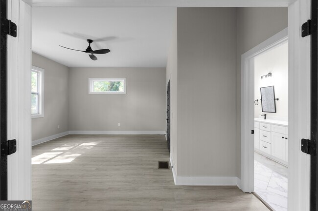 Building Photo - 1331 Diamond Ave SE