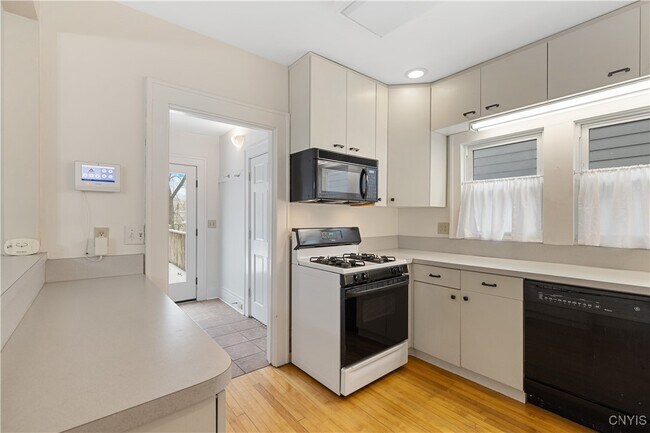 Building Photo - 144 Durston Ave