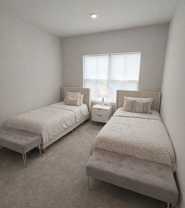 Building Photo - 104 S Durham Dr