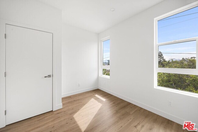 Building Photo - 11253 Hatteras St