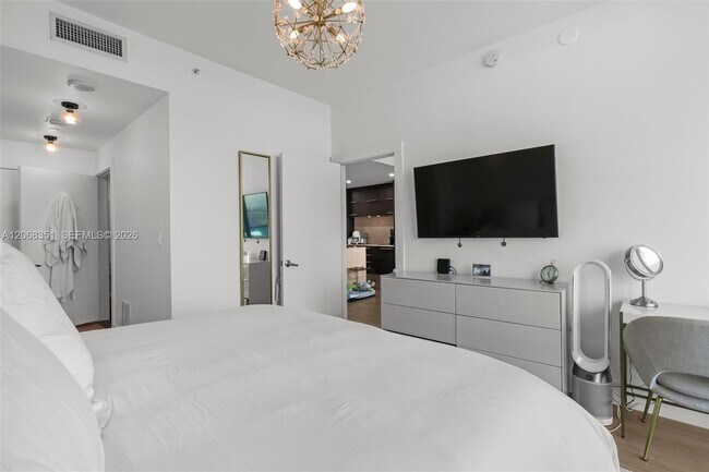 Building Photo - 900 Biscayne Blvd