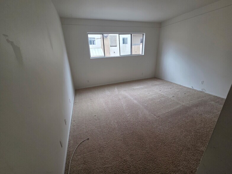 Building Photo - 3834 Mentone Ave