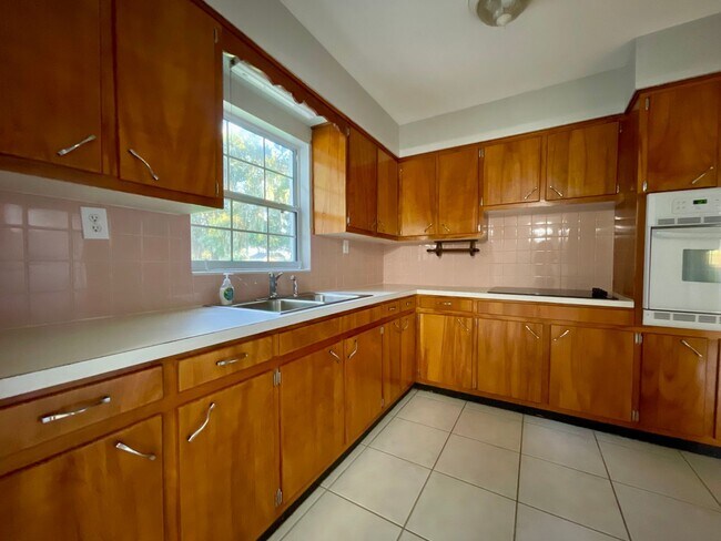 Building Photo - Country Living! 2 Bedroom Lithia