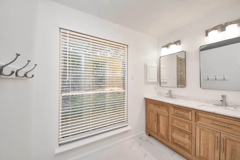 Building Photo - 17310 Pastoria Dr