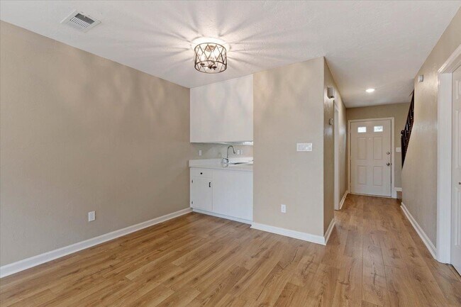 Building Photo - 1573 Jacks Dr