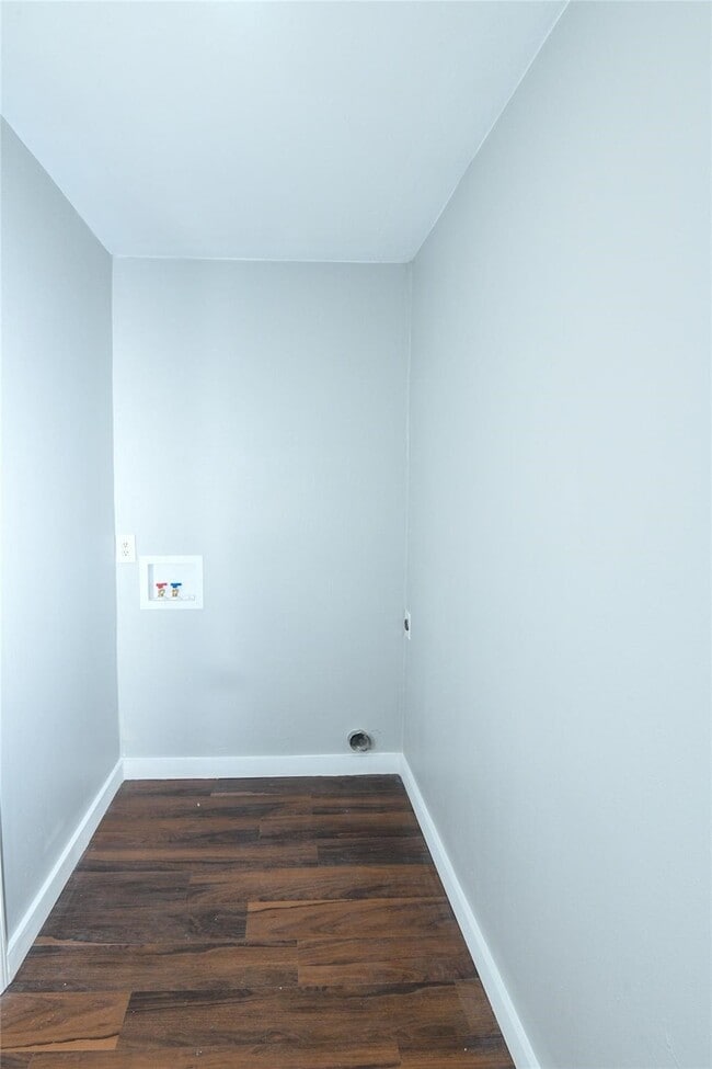 Building Photo - 204 E 18th St
