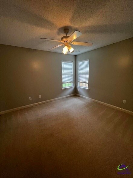 Building Photo - 306 Hummingbird Ln