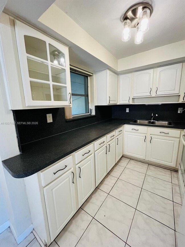 Building Photo - 5654 NE 5th Ave