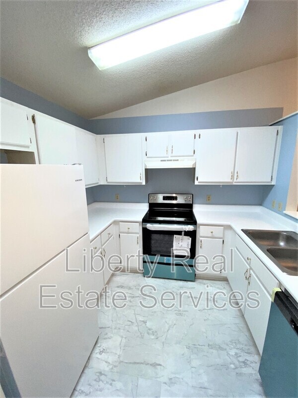 Building Photo - 910 Brett Dr