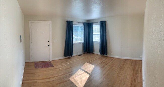 Building Photo - BENS01