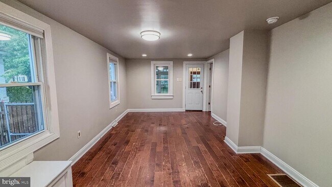 Building Photo - 28 S Lenola Rd