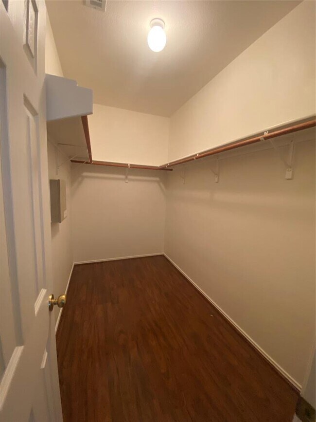 Building Photo - 3101 Bent Tree Cove