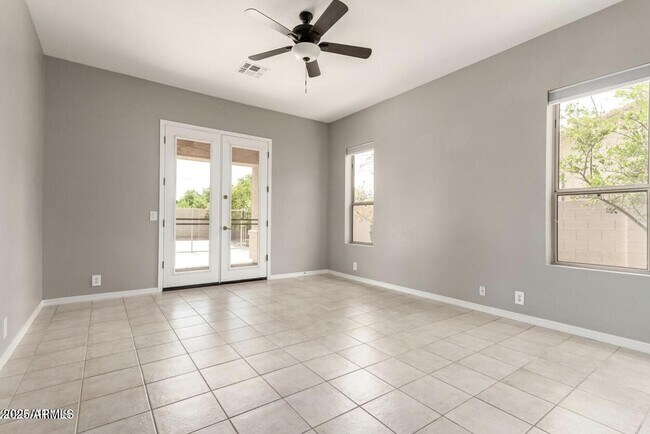 Building Photo - 1515 N Los Alamos Cir