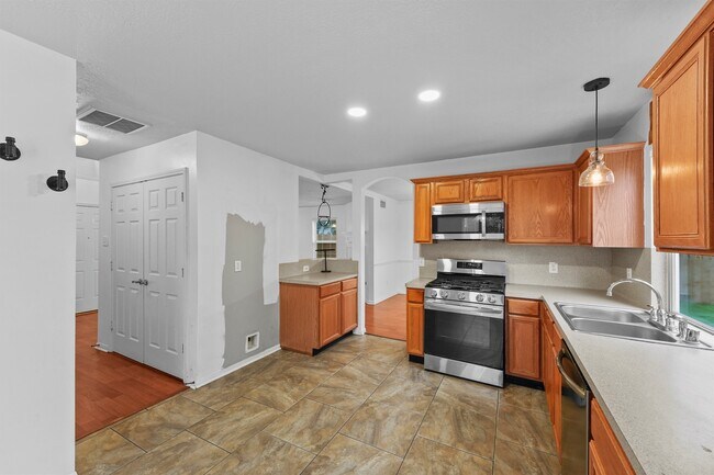 Building Photo - 17142 Kiowa River Ln