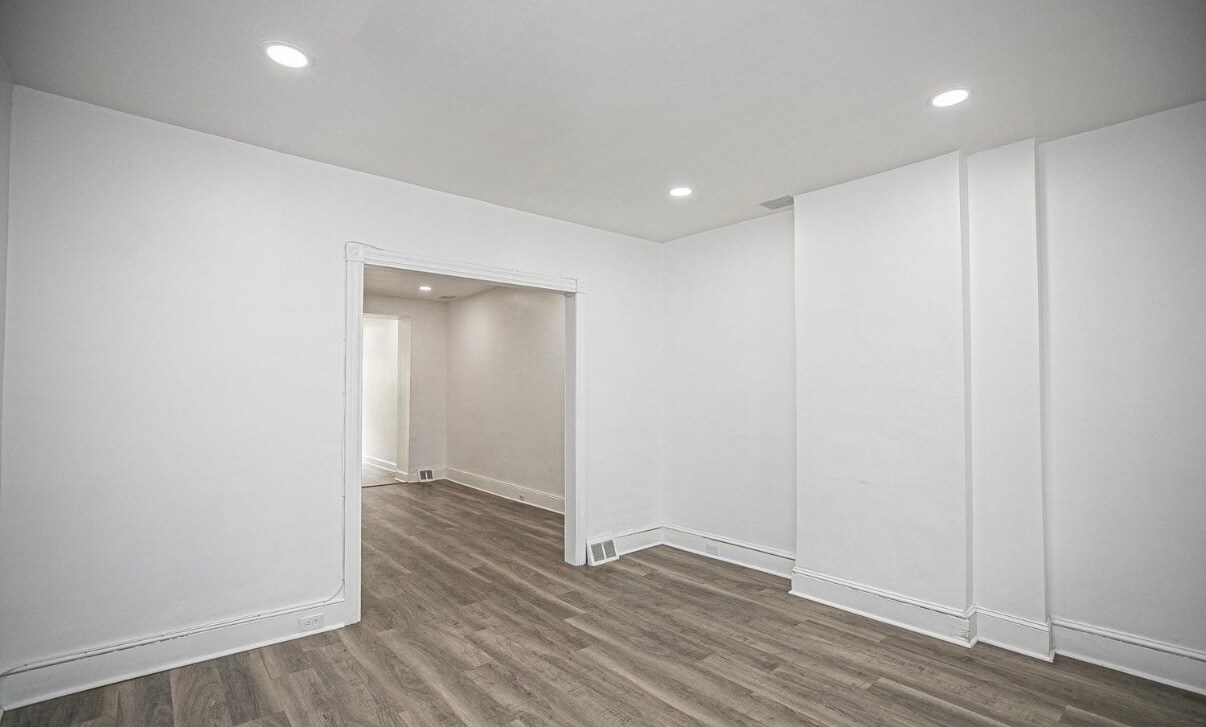 Building Photo - 6170 Lawnton St