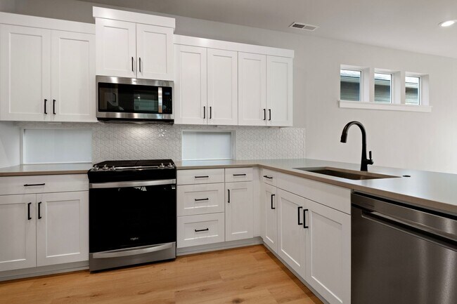 Building Photo - 20852 SE Denver Dr