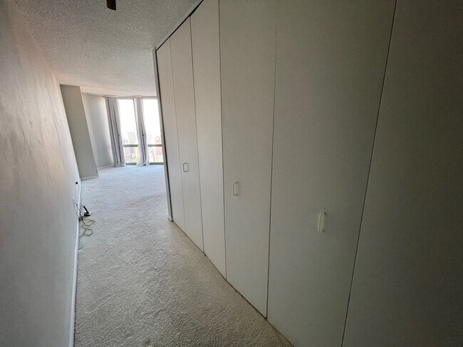 Building Photo - 111 W Maple St