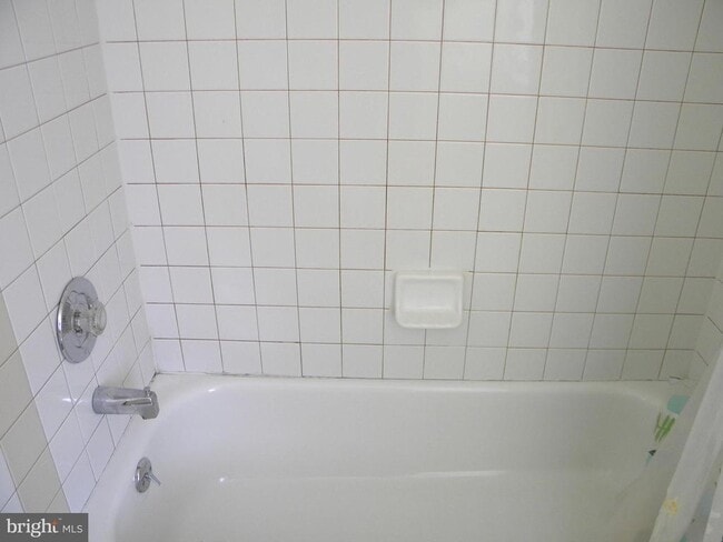 Building Photo - 935 S Charles St