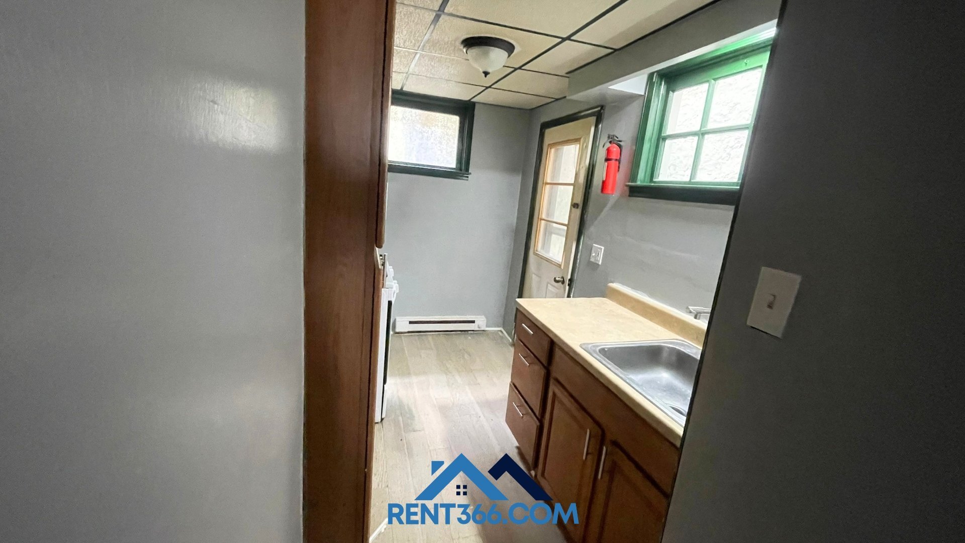 Building Photo - 403 E Norwegian St