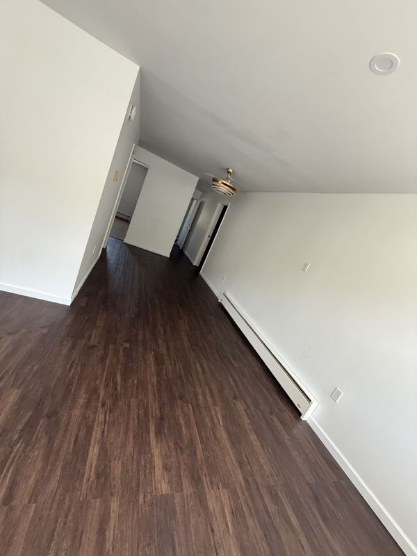 Building Photo - 132 E Main St