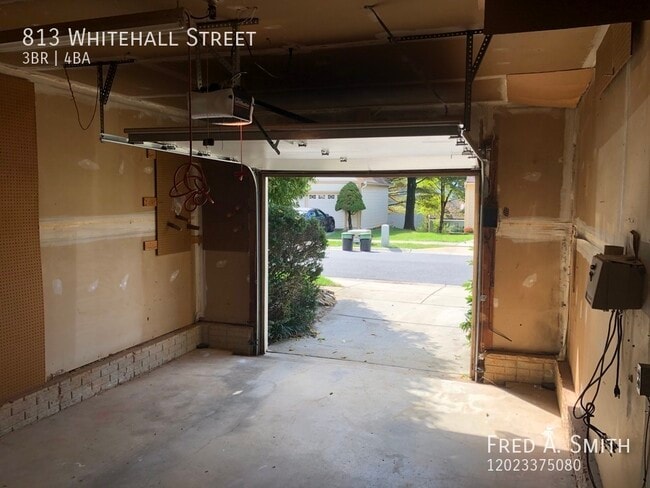 Building Photo - 813 Whitehall St