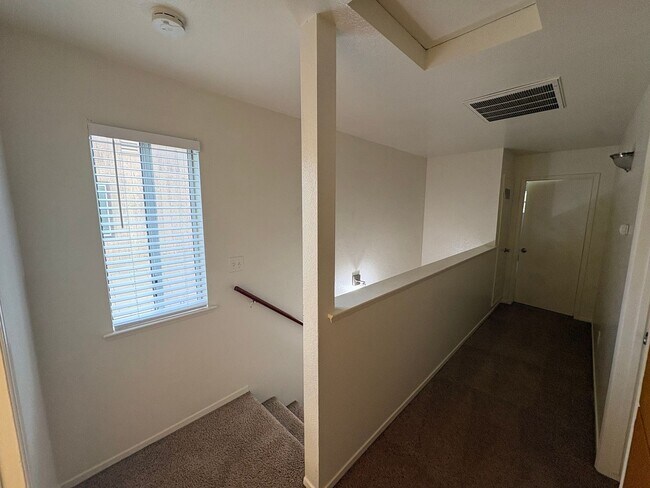 Building Photo - 2 story house in NW Visalia Available Now