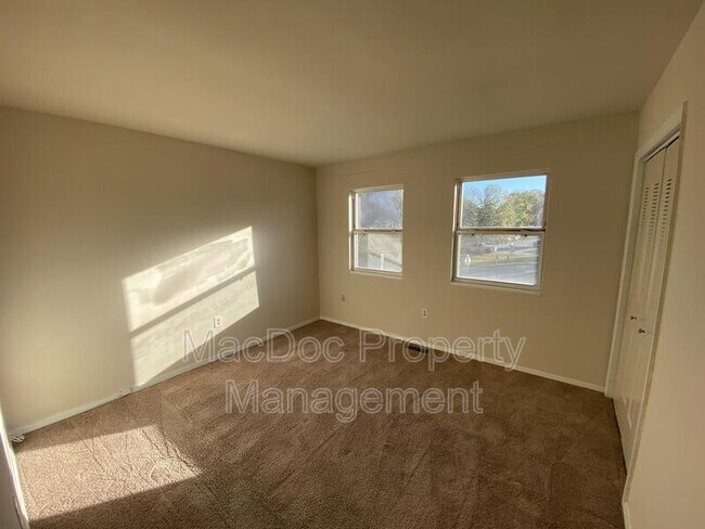 Building Photo - 729 Bellows Ave