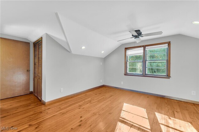 Building Photo - 1487 E 193rd St