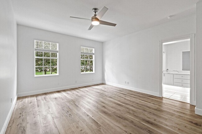 Building Photo - 354 Jacaranda Dr