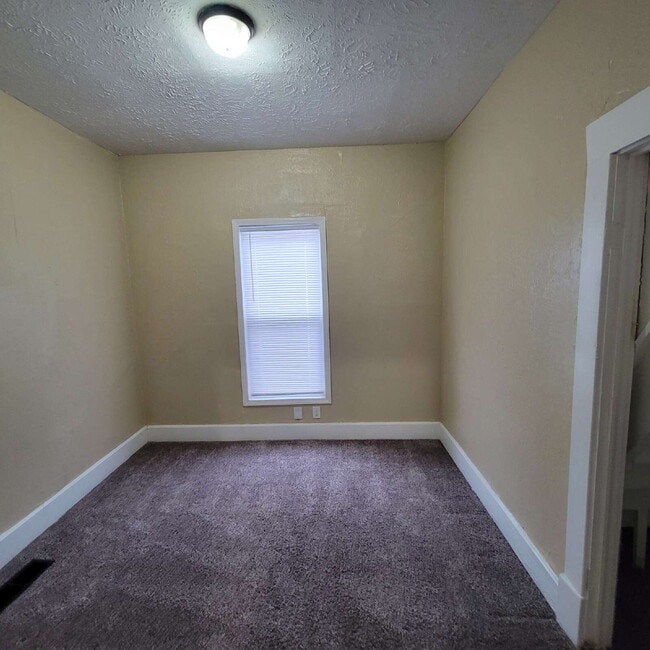 Building Photo - Christian Park 3BR Home w/Fenced Backyard!