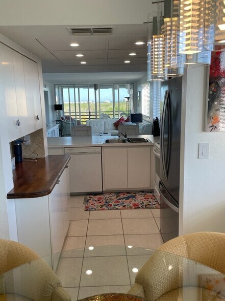 Building Photo - 15171 Cedarwood Ln