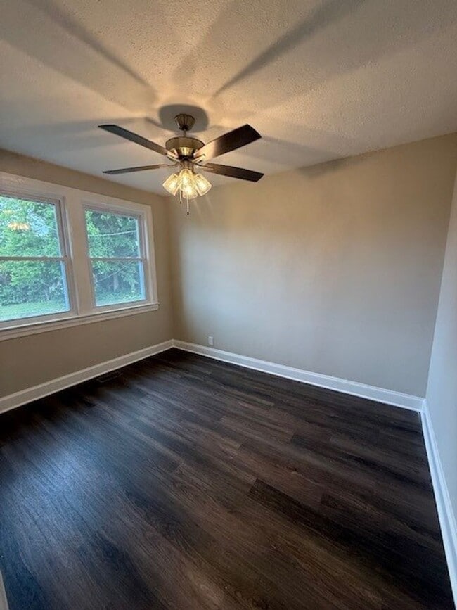 Building Photo - 4bd, 2 bath house