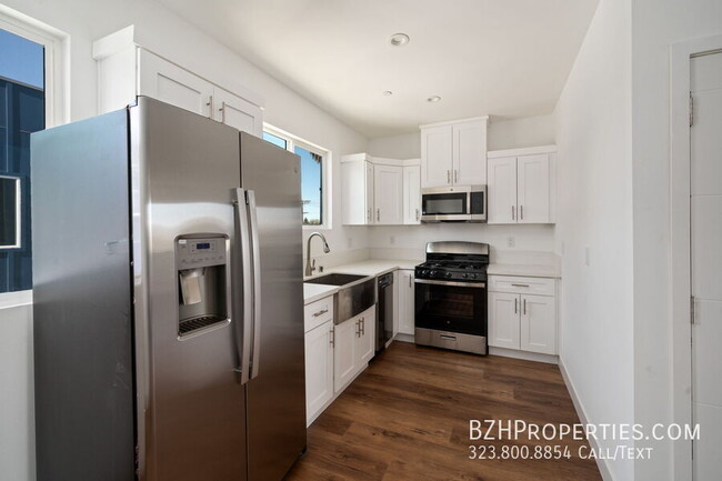 Building Photo - 6338 Beck Ave