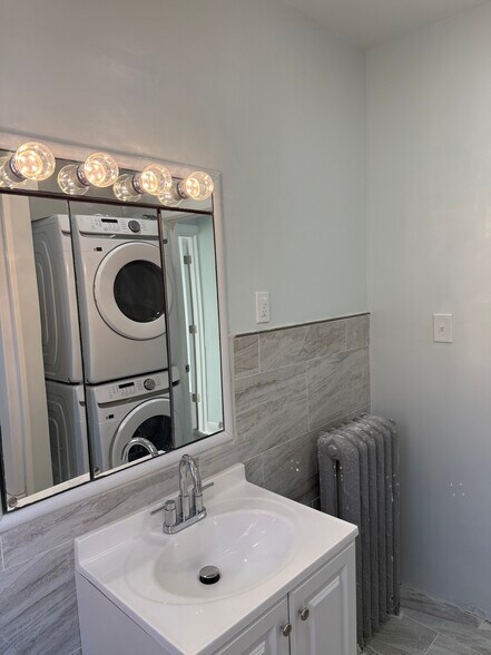 Building Photo - 5719 N Park Ave