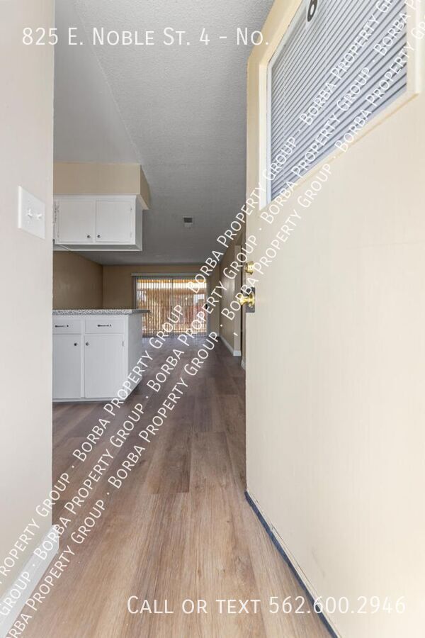 Building Photo - 825 E Noble Ave