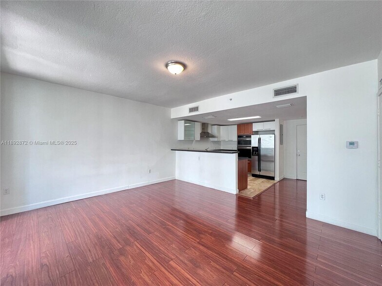 Building Photo - 170 SE 14th St