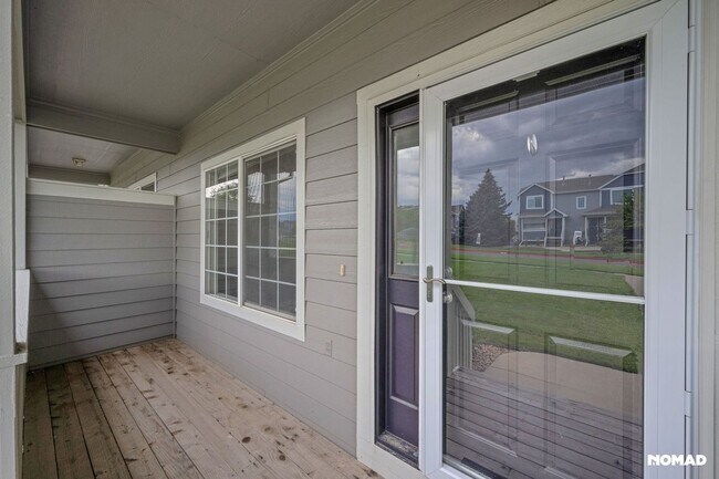 Building Photo - Spacious Townhome in Aurora