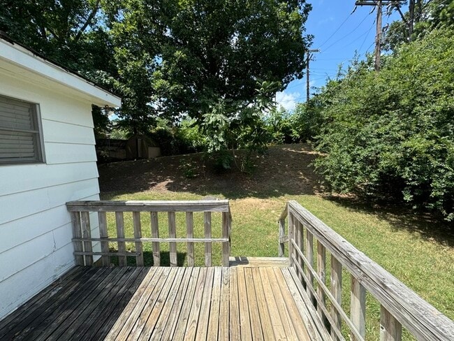 Building Photo - Nice 3 bedroom 2 bathroom home in West Lit...