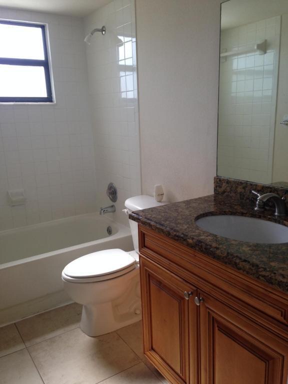 Building Photo - 1447 Lake Crystal Dr
