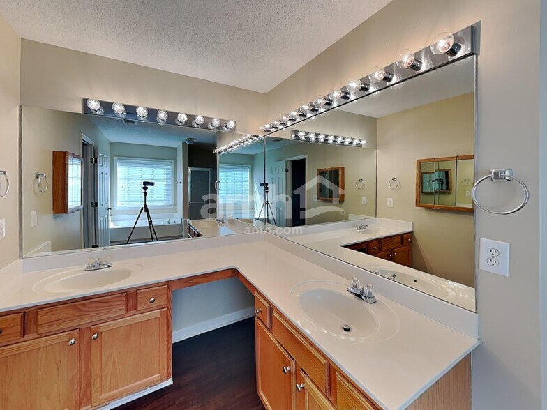 Building Photo - 401 Citronelle Dr