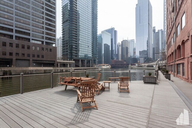 Building Photo - 345 N Canal St